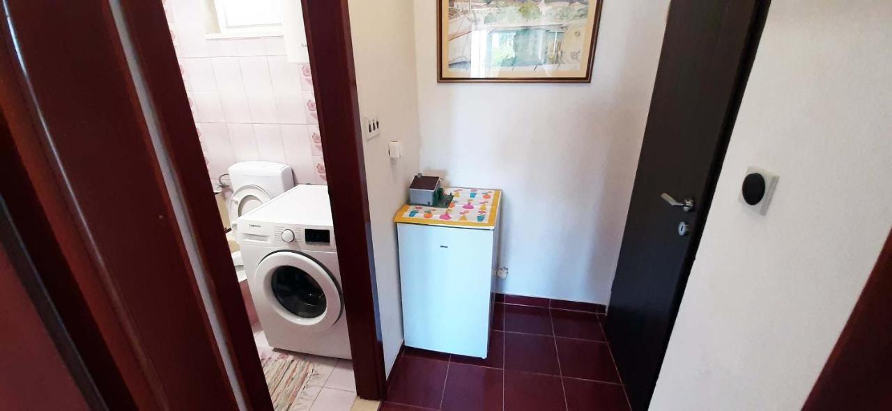Rooms N&M Baska Voda Luaran gambar